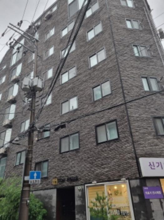 서울특별시 강동구 천호대로188길 8, 3층302호 (둔촌동,토브하우스) · 지번주소: 서울특별시 강동구 둔촌동 65-5 법원경매 물건 대표사진