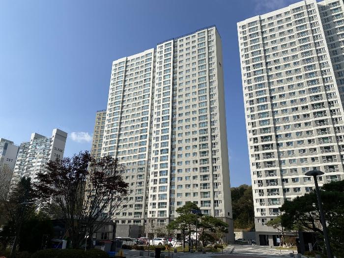 광주광역시 북구 서강로 171, 105동 20층2003호 (운암동,중외공원모아미래도) · 지번주소: 광주광역시 북구 운암동 1783 법원경매 물건 대표사진