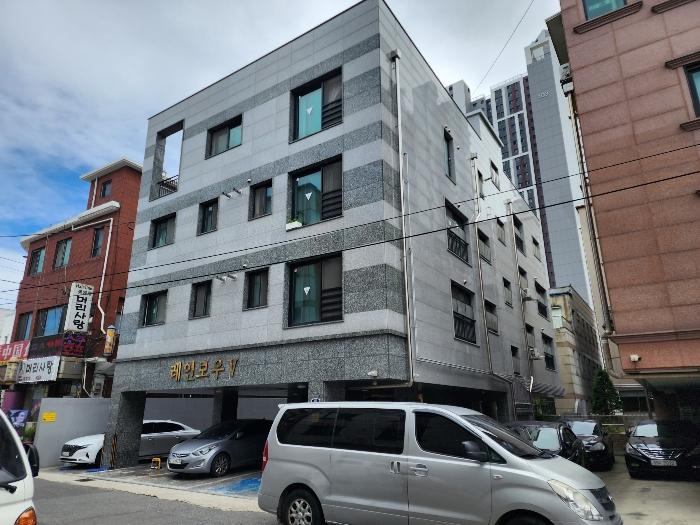 경기도 안산시 단원구 원일길 28, 2층202호 (원곡동,무지개다섯) · 지번주소: 경기도 안산시 단원구 원곡동 820-33 법원경매 물건 대표사진