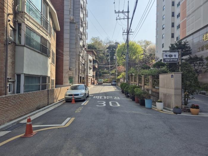 서울특별시 관악구 남현7길 51, 지1층비01호 (남현동,한샘타운) · 지번주소: 서울특별시 관악구 남현동 1086-12 법원경매 물건 대표사진