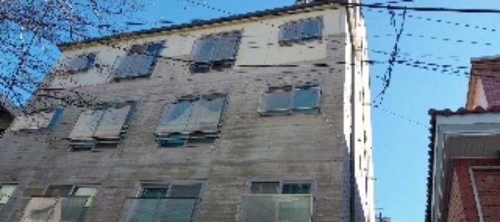 서울특별시 서대문구 연희로25길 4-13, 4층 401호 (연희동,라온빌라) · 지번주소: 서울특별시 서대문구 연희동 78-21 법원경매 물건 대표사진