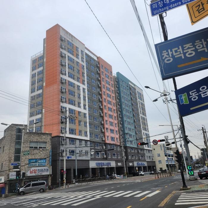 경상남도 창원시 의창구 동읍 의창대로 905, 8층 805호 (창원1차비룡벨로스텔라) · 지번주소: 경상남도 창원시 의창구 동읍 용잠리 215-18 법원경매 물건 대표사진