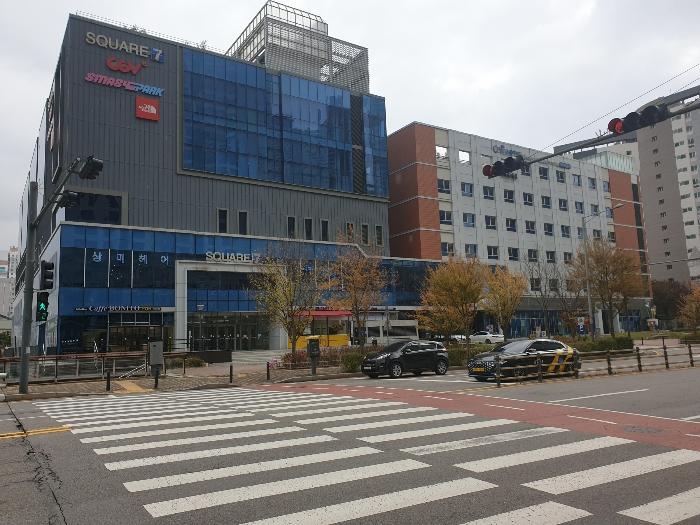 인천광역시 서구 청라루비로 76, 1층120호 (경서동,청라 스퀘어7) · 지번주소: 인천광역시 서구 청라동 155-7 법원경매 물건 대표사진