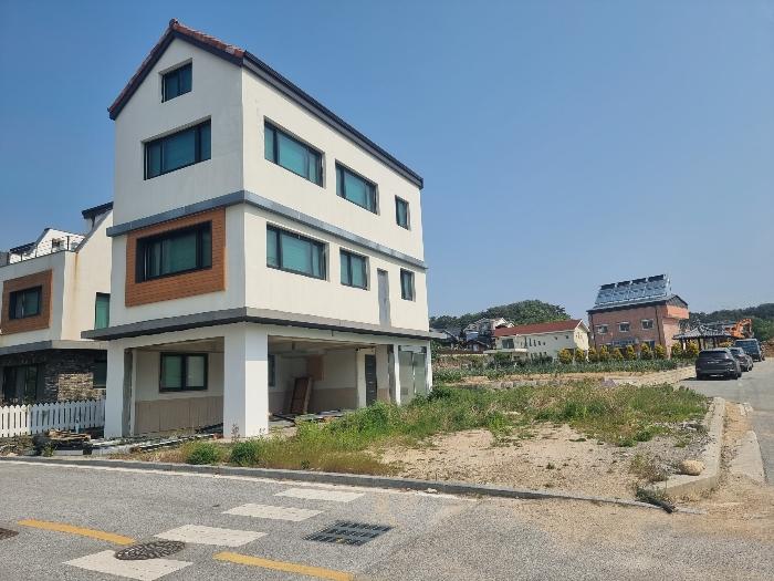 경상북도 울진군 울진읍 연지길 27, 1동 2층202호 (라움스토리) · 지번주소: 경상북도 울진군 울진읍 연지리 759-3 법원경매 물건 대표사진