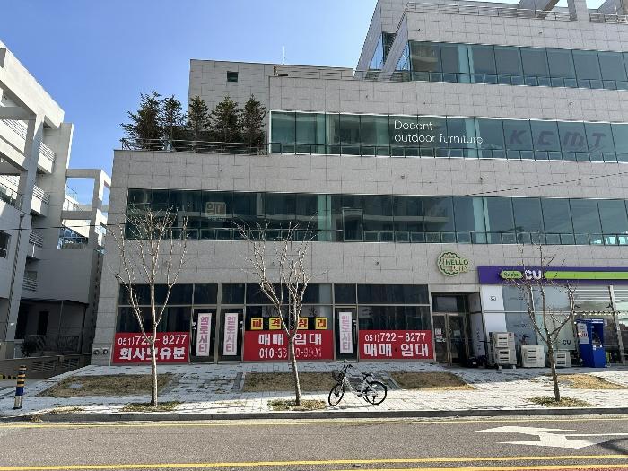 부산광역시 기장군 기장읍 동부산관광7로 31, 1층102호 (헬로시티) · 지번주소: 부산광역시 기장군 기장읍 시랑리 721-1 법원경매 물건 대표사진