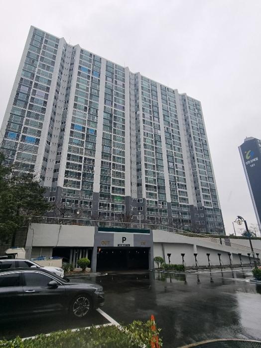 부산광역시 사하구 다대낙조1길 12, 101동 22층 2201호 (다대동,다대대우아파트) · 지번주소: 부산광역시 사하구 다대동 1552 법원경매 물건 대표사진