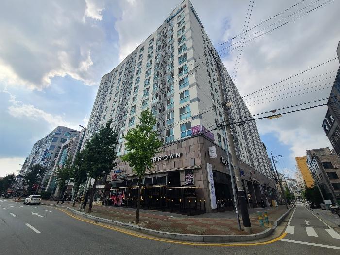충청남도 천안시 서북구 오성로 115, 1층119호 (두정동,프라지움9차) · 지번주소: 충남 천안시 서북구 두정동 1377 법원경매 물건 대표사진