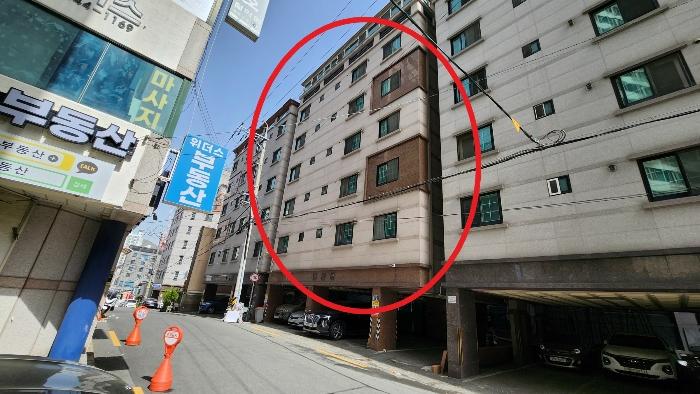 부산광역시 부산진구 중앙대로989번길 14, 4층403호 (양정동,힐링빌) · 지번주소: 부산광역시 부산진구 양정동 234-27 법원경매 물건 대표사진