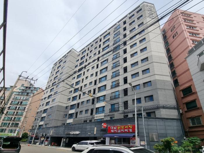 부산광역시 연제구 신촌로 24-10, 3층303호 (연산동,연산지음) · 지번주소: 부산광역시 연제구 연산동 1495-10 법원경매 물건 대표사진