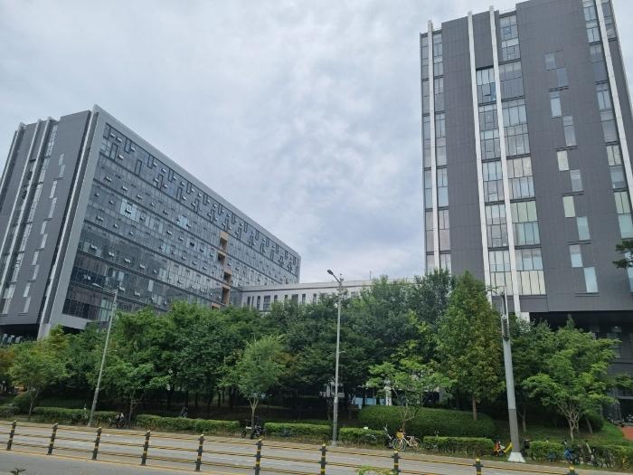 경기도 용인시 기흥구 서천로201번길 14, 1층엘127호 (농서동,프리미엄원희캐슬기흥서천) · 지번주소: 경기도 용인시 기흥구 농서동 455 법원경매 물건 대표사진