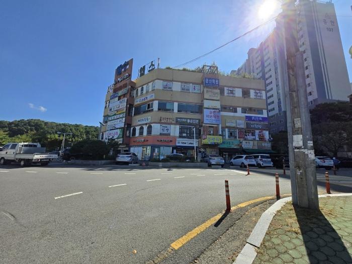 경상남도 진주시 금산면 금산순환로22번길 17, 136동 3층301호 (금산흥한골든빌) · 지번주소: 경상남도 진주시 금산면 장사리 1000 법원경매 물건 대표사진