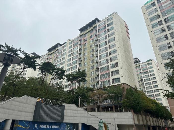 경상북도 경산시 장산로4길 10, 112동 1층102호 (옥곡동,성암산신동아파밀리에아파트) · 지번주소: 경상북도 경산시 옥곡동 85-1 법원경매 물건 대표사진