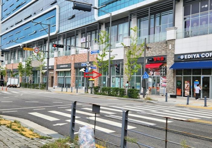 경기도 하남시 미사대로 520, 1층디씨01-033호 (덕풍동,현대지식산업센터한강미사2차) · 지번주소: 경기도 하남시 덕풍동 831-1 법원경매 물건 대표사진