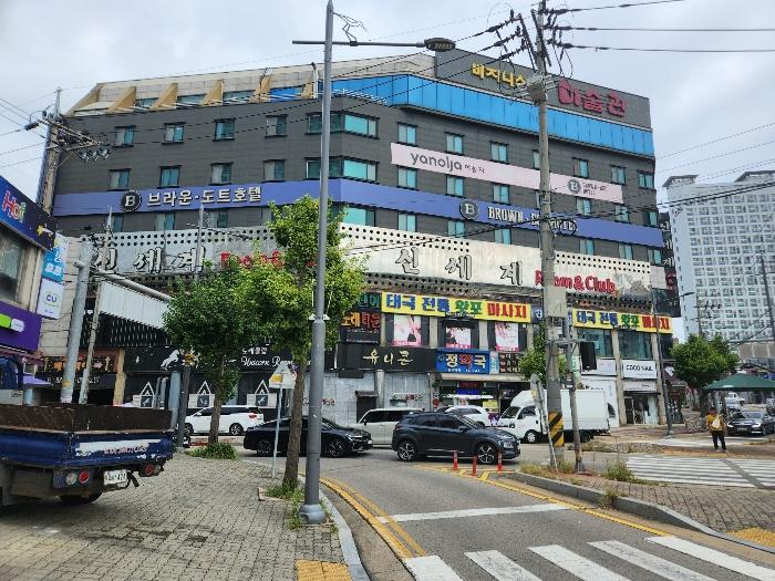 충청남도 서산시 읍내동 101-1 케이제이씨서산프라자 3층301호 법원경매 물건 대표사진