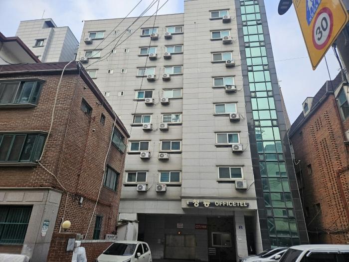 서울특별시 관악구 청룡4길 32, 3층301호 (봉천동,청룡오피스텔) · 지번주소: 서울특별시 관악구 봉천동 921-6 법원경매 물건 대표사진