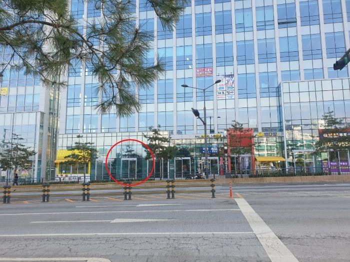 경기도 시흥시 시청로 33, 1층112호 (장현동,시티프론트561더식스) · 지번주소: 경기도 시흥시 장현동 671-4 법원경매 물건 대표사진