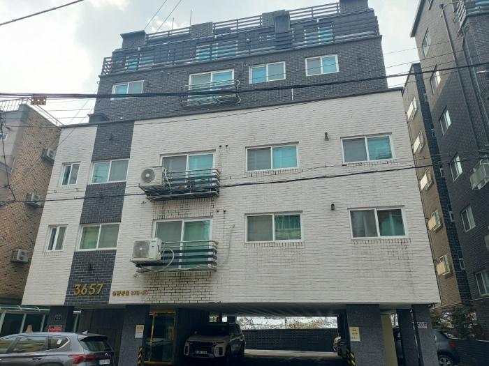 경기도 용인시 처인구 중부대로1398번길 17-4, 4층403호 · 지번주소: 경기도 용인시 처인구 김량장동 378-15 법원경매 물건 대표사진