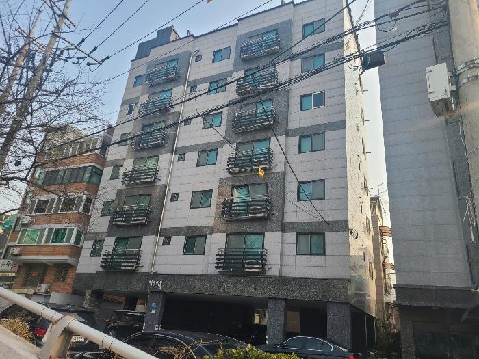 서울특별시 중랑구 용마산로122길 16, 2층201호 (망우동,하우지움) · 지번주소: 서울특별시 중랑구 망우동 354-36 법원경매 물건 대표사진
