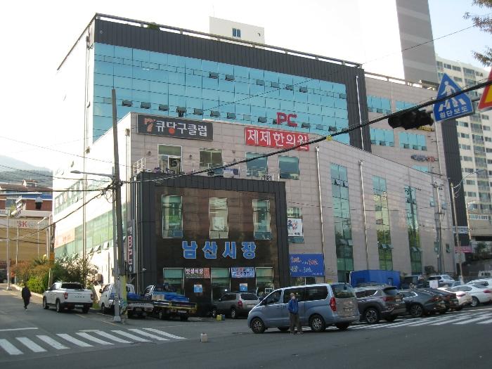 부산광역시 금정구 금강로 700, 1층142호 · 지번주소: 부산광역시 금정구 남산동 93-1 법원경매 물건 대표사진