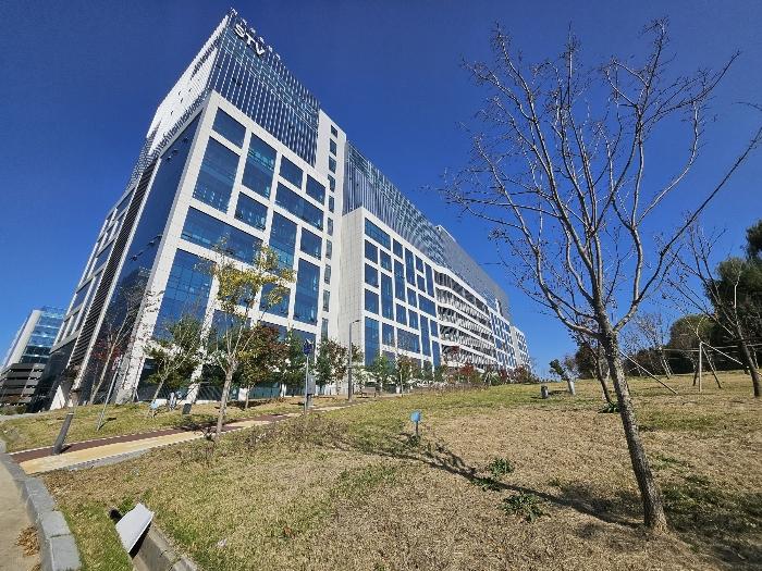경기도 평택시 고덕면 도시지원1길 19, 8층824호 (고덕에스티브이지식산업센터) · 지번주소: 경기도 평택시 고덕면 해창리 1277-1 법원경매 물건 대표사진