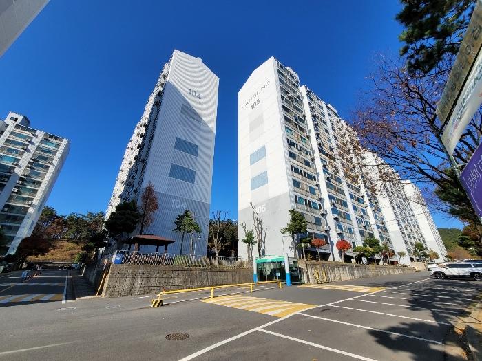 충청남도 서산시 음암면 서령로 325-23, 106동 15층1507호 (한성스위트빌) · 지번주소: 충청남도 서산시 음암면 부산리 527-1 법원경매 물건 대표사진