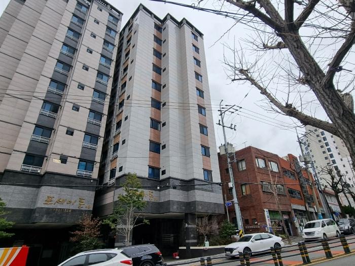 부산광역시 중구 중구로 178, 4층401호 (영주동,포세이돈비) · 지번주소: 부산광역시 중구 영주동 545-18 법원경매 물건 대표사진