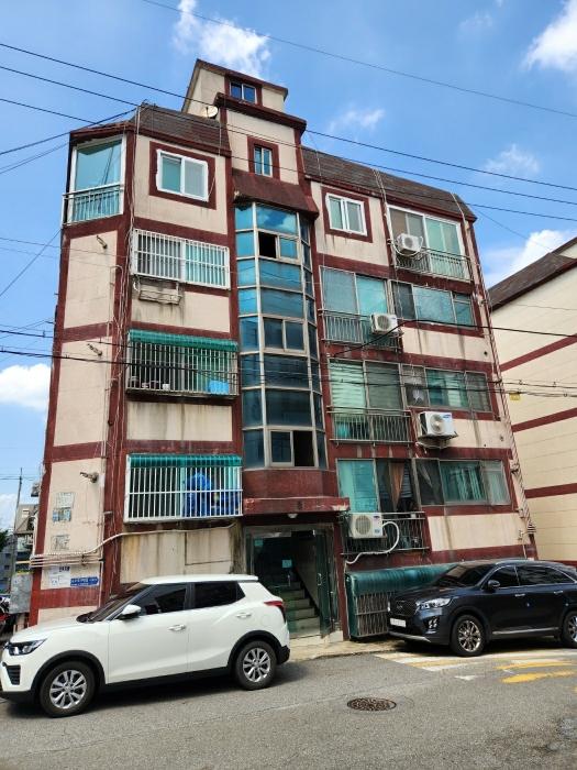 인천광역시 부평구 동수로128번길 17-3, 3동 4층402호 (부개동,한마음맨션) · 지번주소: 인천광역시 부평구 부개동 250-2 법원경매 물건 대표사진