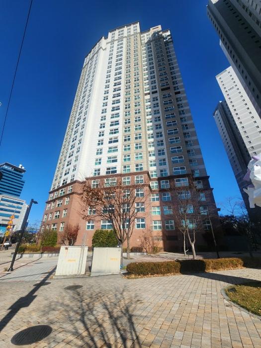 경기도 고양시 일산동구 연리지로 60, 104동 3층305호 (장항동,한류월드시티프라디움레이크) · 지번주소: 경기도 고양시 일산동구 장항동 1782 법원경매 물건 대표사진