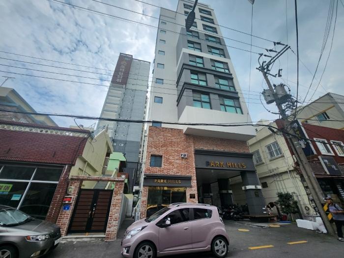 부산광역시 연제구 연수로225번길 6, 4층404호 (연산동,파크힐스) · 지번주소: 부산광역시 연제구 연산동 2121-18 법원경매 물건 대표사진