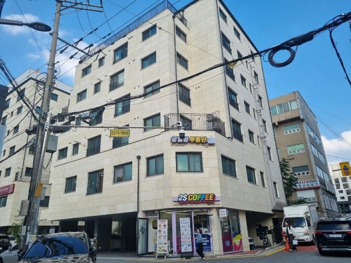 경기도 수원시 팔달구 경수대로507번길 12-4, 2층201호 (인계동,스카이하우스) · 지번주소: 경기도 수원시 팔달구 인계동 962-14 법원경매 물건 대표사진
