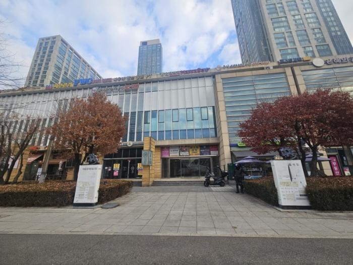 인천광역시 연수구 해돋이로 107, 지동 1층상가95호 (송도동,송도더샵퍼스트월드) · 지번주소: 인천광역시 연수구 송도동 4-1 법원경매 물건 대표사진
