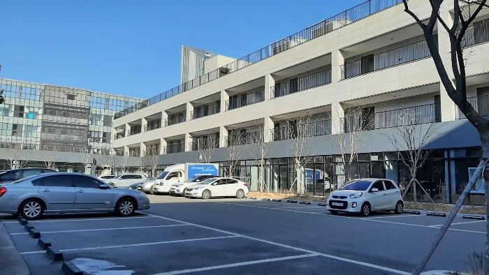 전라남도 나주시 우정로 10, 나동 2층씨-228호 (빛가람동,게토333지식산업센터) · 지번주소: 전라남도 나주시 빛가람동 186-1 법원경매 물건 대표사진
