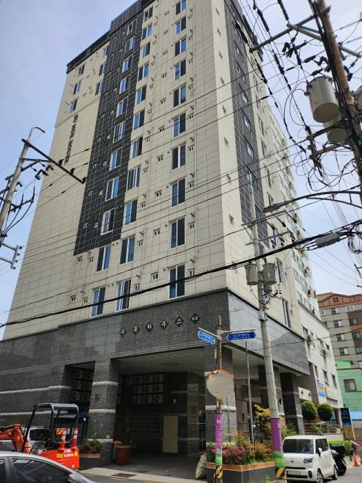 부산광역시 중구 보수대로124번길 65, 10층1001호 (보수동2가,수목하우스에이동) · 지번주소: 부산광역시 중구 보수동2가 89-10 법원경매 물건 대표사진