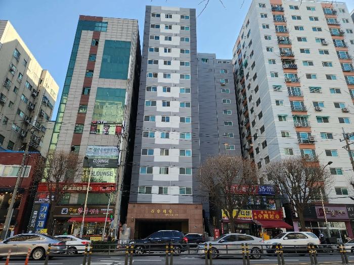 인천광역시 부평구 장제로 166, 1동 4층404호 (부평동,신승캐슬) · 지번주소: 인천광역시 부평구 부평동 124-14 법원경매 물건 대표사진