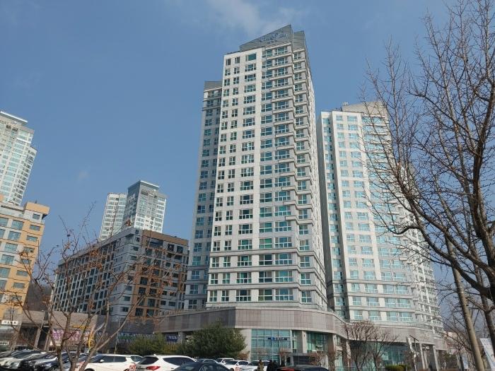 대전광역시 유성구 엑스포로123번길 26-30, 17층1-1702호 (도룡동,스마트시티리버뷰) · 지번주소: 대전광역시 유성구 도룡동 4-28 법원경매 물건 대표사진