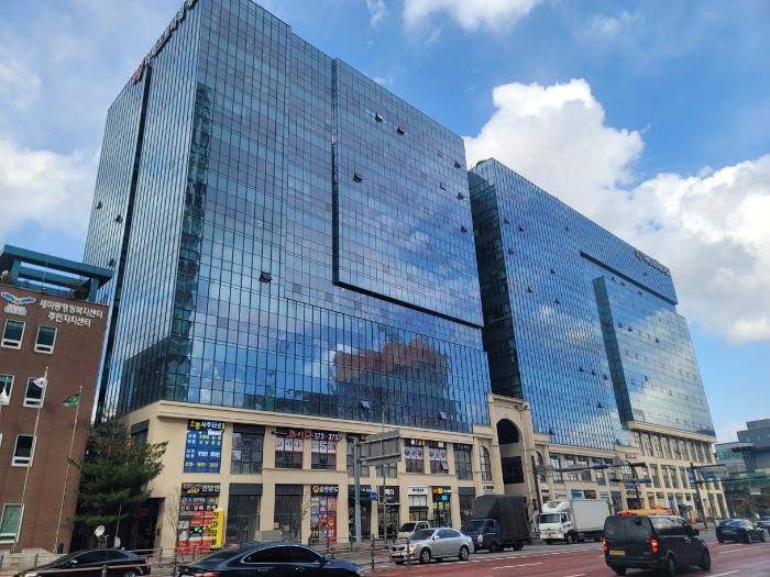 경기도 오산시 독산성로 425, 7층705호 (세교동,더퍼스트타워세교) · 지번주소: 경기도 오산시 세교동 595-1 법원경매 물건 대표사진