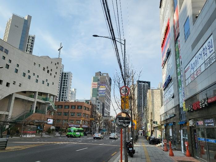 서울특별시 영등포구 신길로38길 16, 제지2층 제비201호 (신길동, 신길리버스시티) · 지번주소: 서울특별시 영등포구 신길동 235-6 법원경매 물건 대표사진