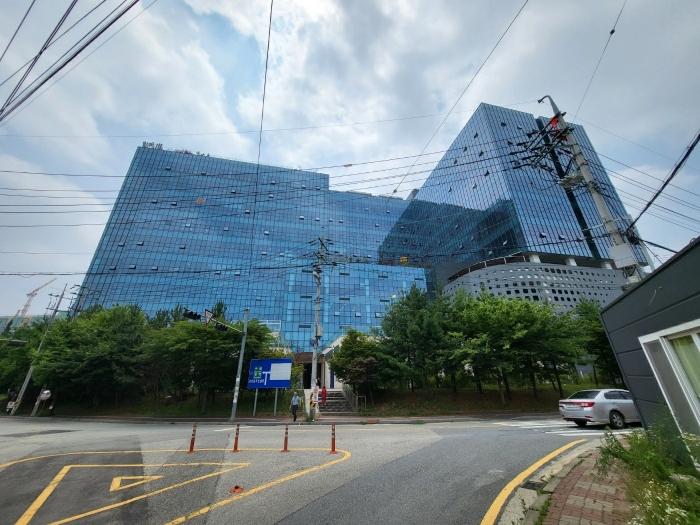 경기도 오산시 독산성로 425, 1층135호 (세교동,더퍼스트타워세교) · 지번주소: 경기도 오산시 세교동 595-1 법원경매 물건 대표사진