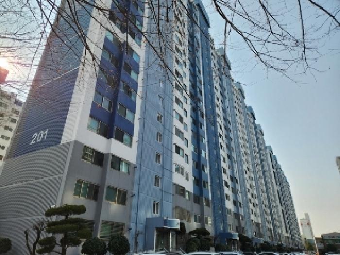 광주광역시 서구 치평로 15, 제201동 제1층 제108호 (치평동,라인대주아파트) · 지번주소: 광주광역시 서구 치평동 1171-6 법원경매 물건 대표사진