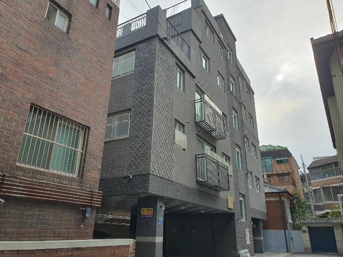 서울특별시 마포구 월드컵로20길 38-5, 2층203호 (서교동,더클래스) · 지번주소: 서울특별시 마포구 서교동 247-184 법원경매 물건 대표사진