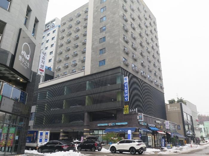 경기도 수원시 팔달구 경수대로466번길 33, 7층706호 (인계동,엘리시아) · 지번주소: 경기도 수원시 팔달구 인계동 1019-6 법원경매 물건 대표사진