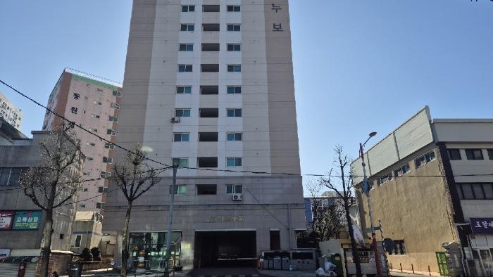 인천광역시 중구 제물량로 121-1, 9층902호 (답동,아르누보) · 지번주소: 인천광역시 중구 답동 43-4 법원경매 물건 대표사진