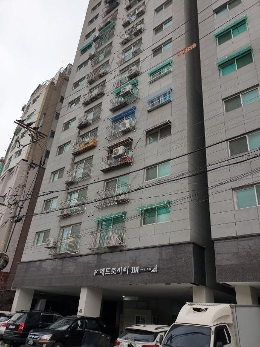 인천광역시 부평구 동수천로 13-1, 101동 4층402호 (부평동,메트로시티) · 지번주소: 인천광역시 부평구 부평동 500-6 법원경매 물건 대표사진