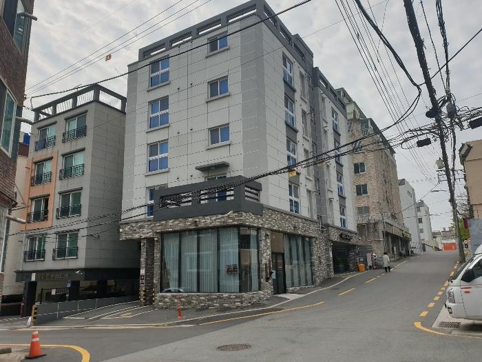 부산광역시 수영구 광일로46번길 20, 2층203호 (광안동,라이크리더스) · 지번주소: 부산광역시 수영구 광안동 501-17 법원경매 물건 대표사진