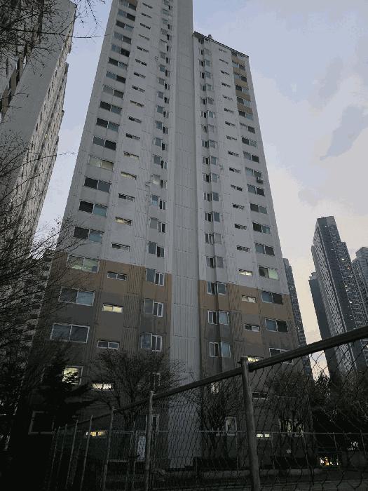 경기도 고양시 일산서구 일산동 645 현대홈타운 103동 24층2402호 법원경매 물건 대표사진