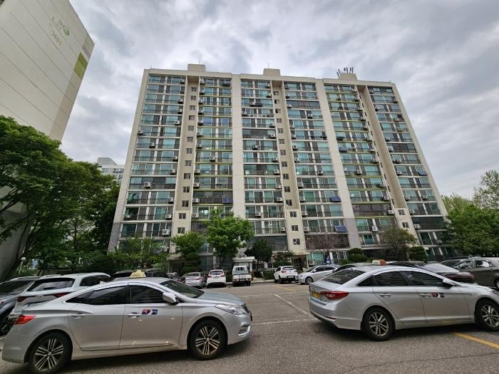 서울특별시 금천구 한내로 69-54, 제1402동 제10층 제1004호 · 지번주소: 서울특별시 금천구 독산동 1088 법원경매 물건 대표사진