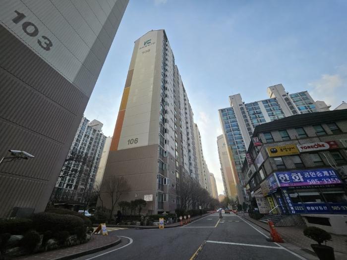 인천광역시 부평구 원적로 361, 106동 17층1703호 (산곡동,한화) · 지번주소: 인천광역시 부평구 산곡동 124-23 법원경매 물건 대표사진