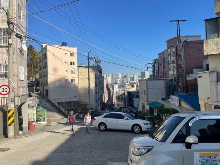 부산광역시 부산진구 엄광로326번가길 5, 2층201호 (가야동,대한빌라) · 지번주소: 부산광역시 부산진구 가야동 10-45 법원경매 물건 대표사진