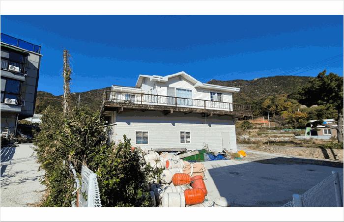 2025타경31395 법원경매 사진2 | 경남 남해군 주택건물 경매