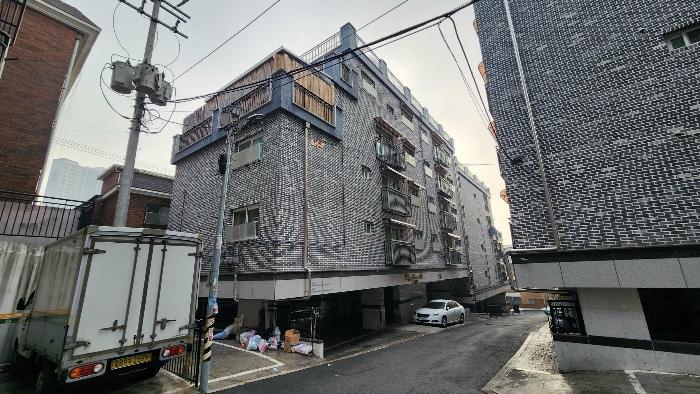 서울특별시 성북구 보국문로8나길 24-7, 씨동 2층201호 (정릉동,행복드림빌) · 지번주소: 서울특별시 성북구 정릉동 206-142 법원경매 물건 대표사진